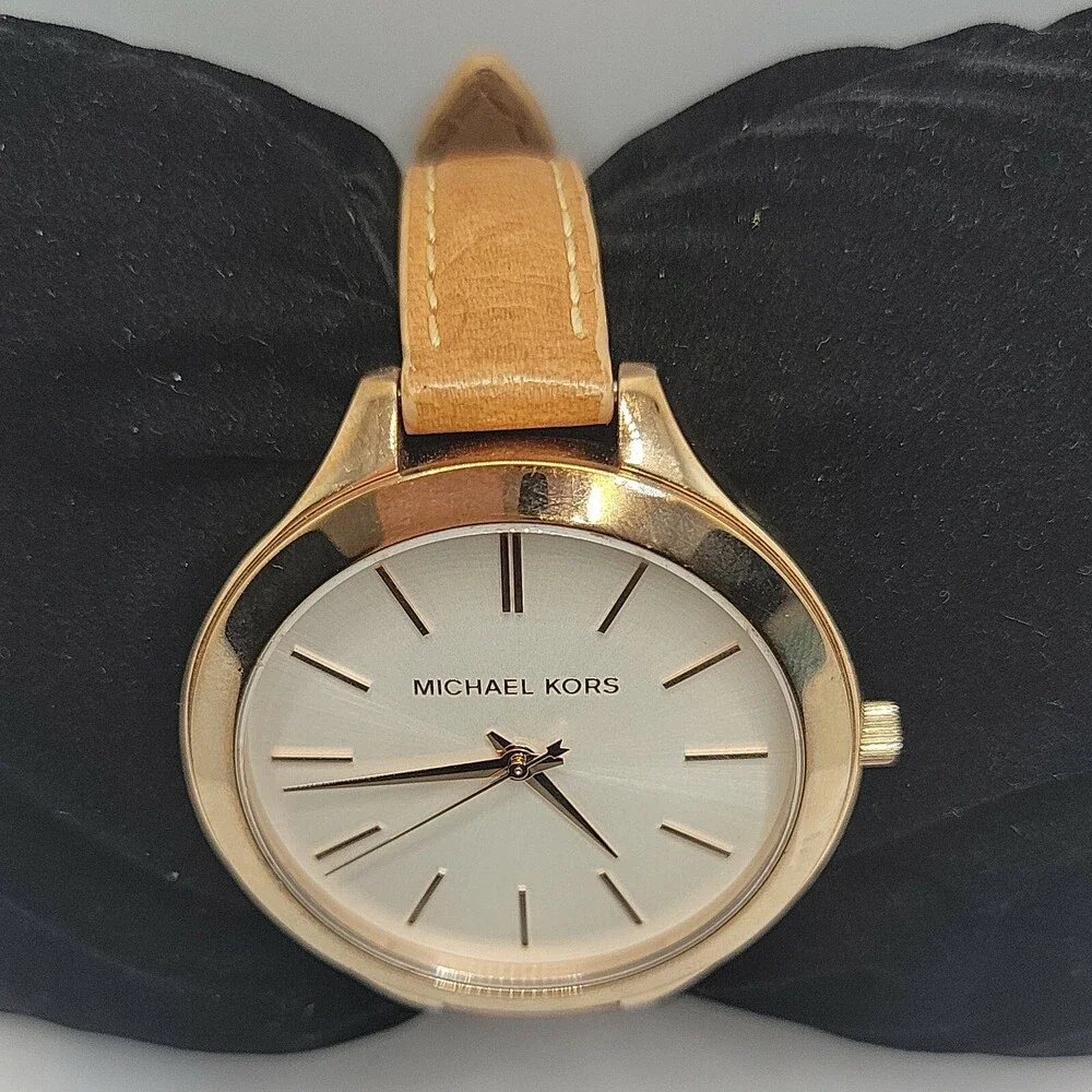 Michael Kors Runway MK2284 Women's Brown Leather Analog Dial Quartz Watch AM675